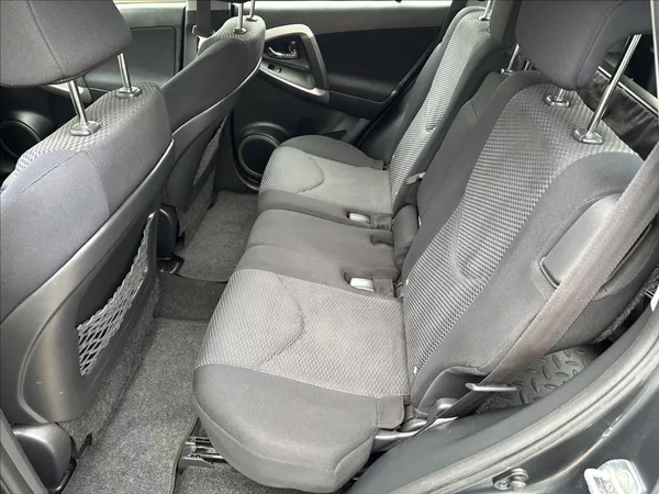 Toyota RAV4 2,2 D-4D BEZ KOROZE PO SERVISE - foto 13