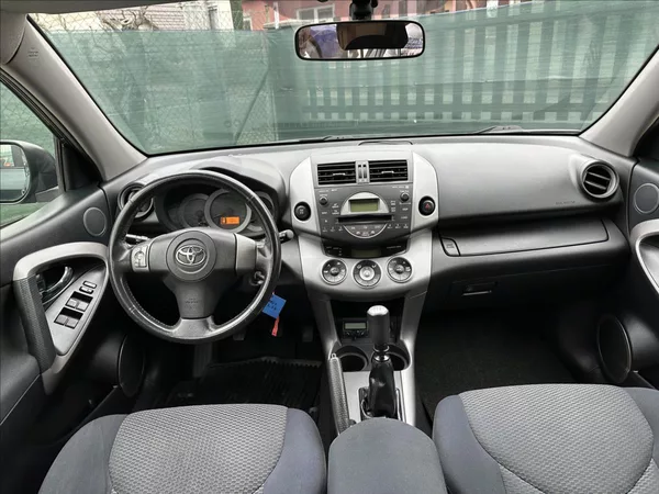 Toyota RAV4 2,2 D-4D BEZ KOROZE PO SERVISE - foto 14
