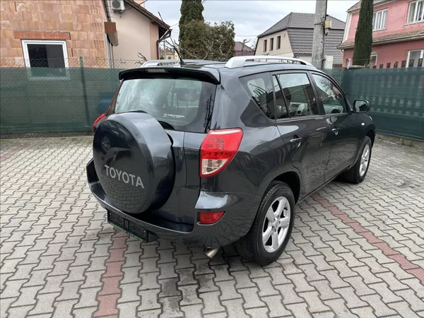 Toyota RAV4 2,2 D-4D BEZ KOROZE PO SERVISE - foto 3