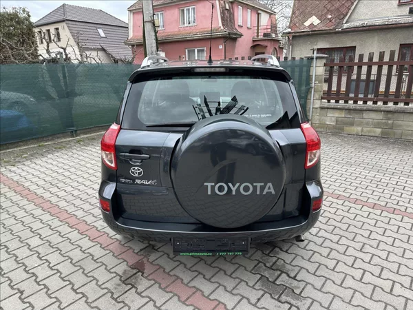 Toyota RAV4 2,2 D-4D BEZ KOROZE PO SERVISE - foto 4
