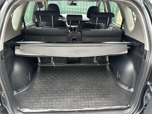Toyota RAV4 2,2 D-4D BEZ KOROZE PO SERVISE - foto 5