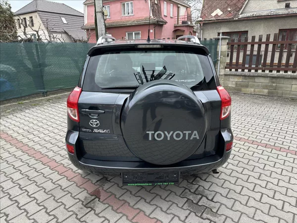 Toyota RAV4 2,2 D-4D BEZ KOROZE PO SERVISE - foto 6