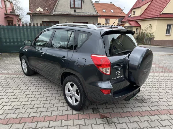 Toyota RAV4 2,2 D-4D BEZ KOROZE PO SERVISE - foto 7