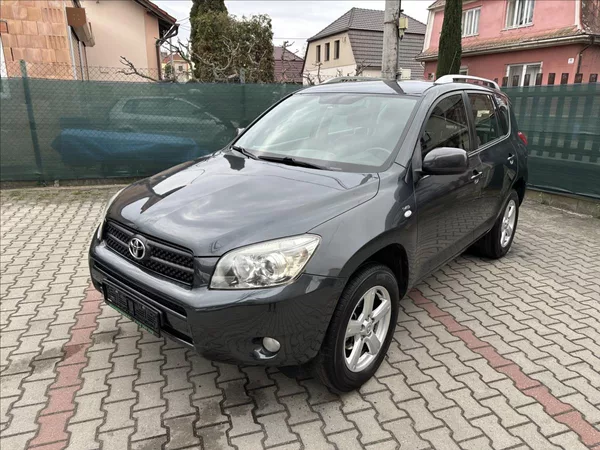 Toyota RAV4 2,2 D-4D BEZ KOROZE PO SERVISE - foto 9