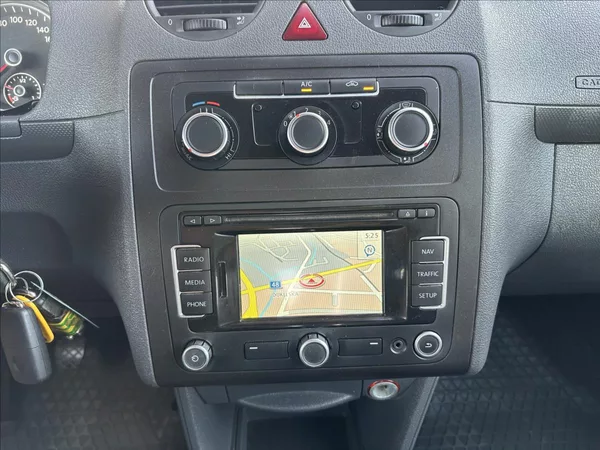 Volkswagen Caddy 2,0 MAXI TDI 4x4 TAŽNÉ - foto 14
