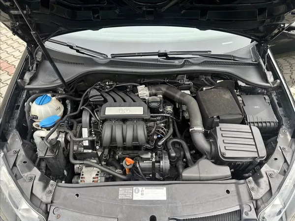 Volkswagen Golf 1,6 MPI - foto 11