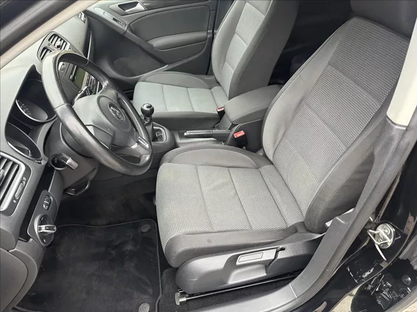 Volkswagen Golf 1,6 MPI - foto 12