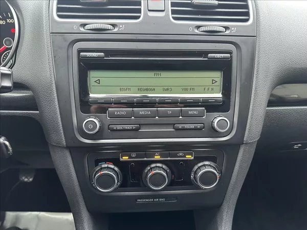 Volkswagen Golf 1,6 MPI - foto 16