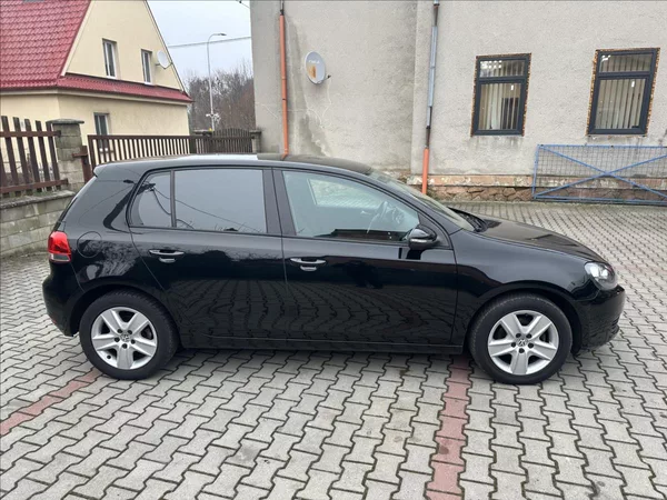 Volkswagen Golf 1,6 MPI - foto 2