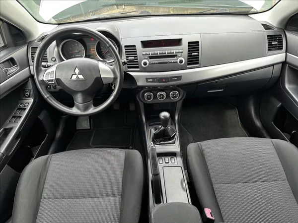 Mitsubishi Lancer 1,6 33 tis KM !! TOP STAV !! - foto 14