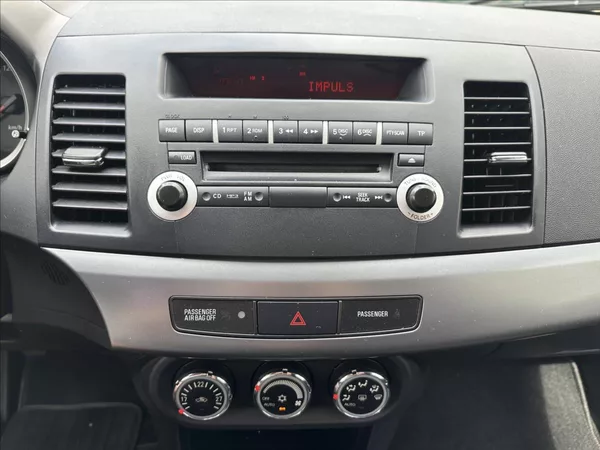 Mitsubishi Lancer 1,6 33 tis KM !! TOP STAV !! - foto 16