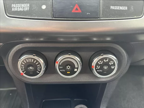 Mitsubishi Lancer 1,6 33 tis KM !! TOP STAV !! - foto 17