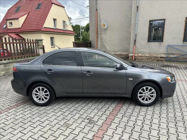 Mitsubishi Lancer 1,6 33 tis KM !! TOP STAV !! - foto 2