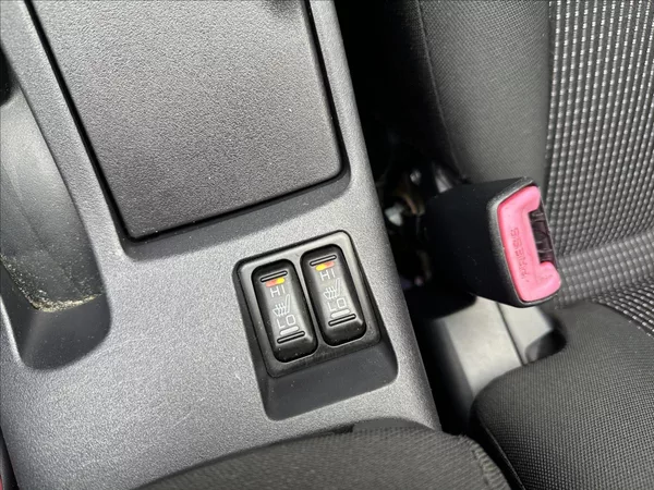 Mitsubishi Lancer 1,6 33 tis KM !! TOP STAV !! - foto 20