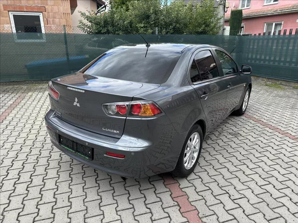 Mitsubishi Lancer 1,6 33 tis KM !! TOP STAV !! - foto 3