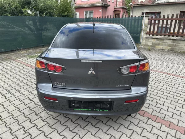Mitsubishi Lancer 1,6 33 tis KM !! TOP STAV !! - foto 6