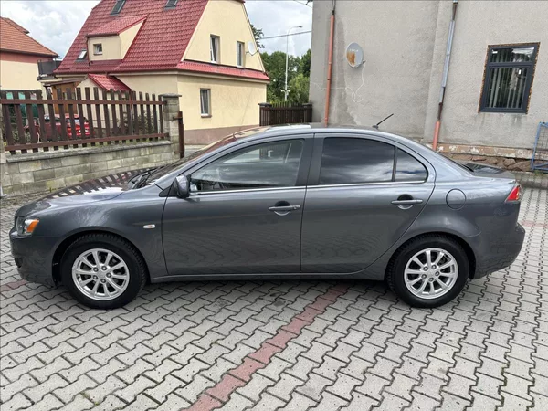 Mitsubishi Lancer 1,6 33 tis KM !! TOP STAV !! - foto 8