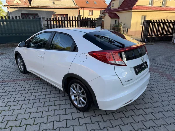 Honda Civic 1,8 i-VTEC COMFORT - foto 7
