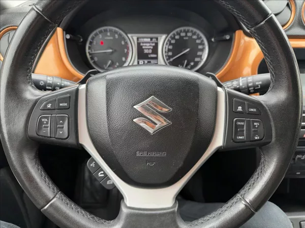 Suzuki Vitara 1,6 4x4 AUTOMAT - foto 23