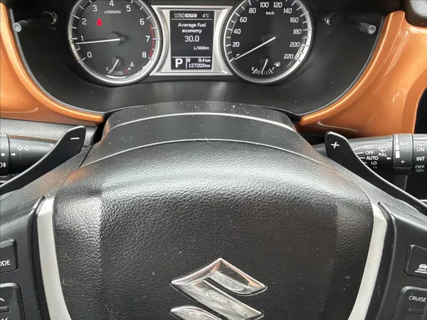 Suzuki Vitara 1,6 4x4 AUTOMAT - foto 24