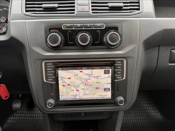 Volkswagen Caddy 2,0 TDI 5míst NAVIGACE - foto 16