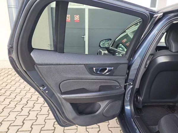 Volvo V60 2.0 B4 Momentum, ZÁRUKA - foto 31