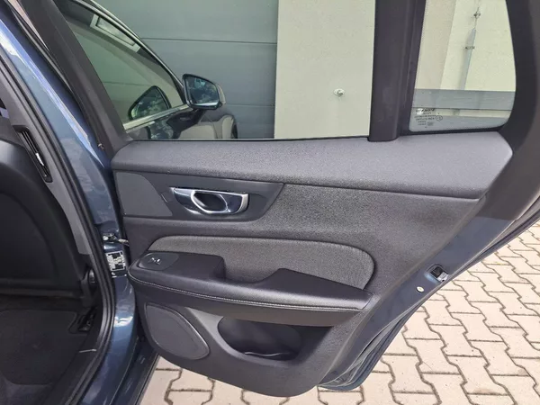 Volvo V60 2.0 B4 Momentum, ZÁRUKA - foto 32