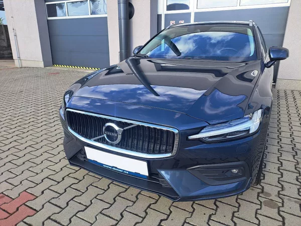 Volvo V60 2.0 B4 Momentum, ZÁRUKA - foto 4