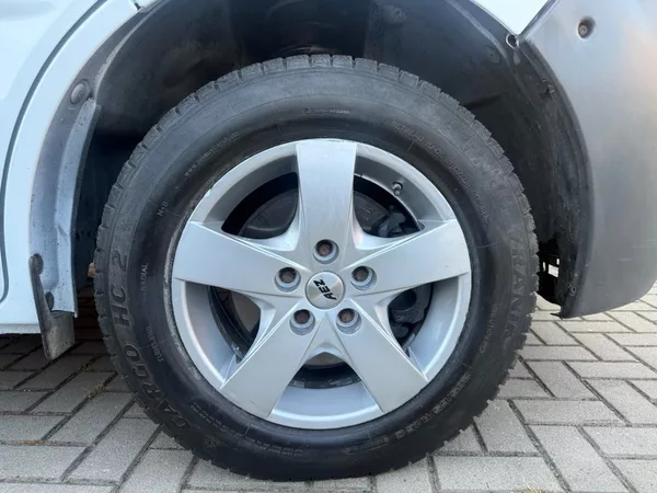 Opel Vivaro 1.9 DI - foto 9