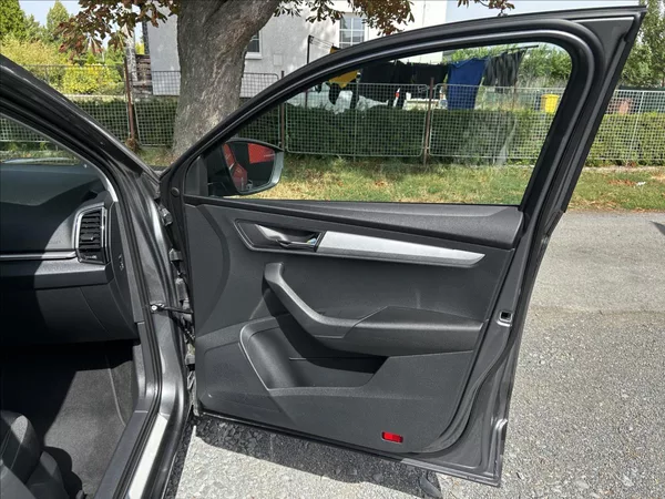 Škoda Karoq 1,0 TSi DPH Kessy,LED,1xMajit - foto 31