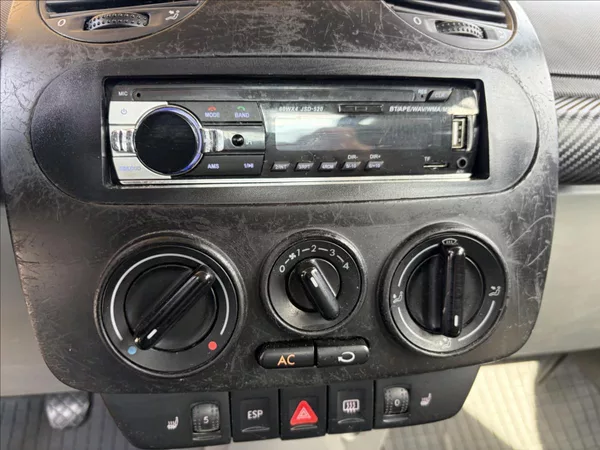 Volkswagen New Beetle 1,9 TDi 66 kW Klima,VyhřSedad - foto 17