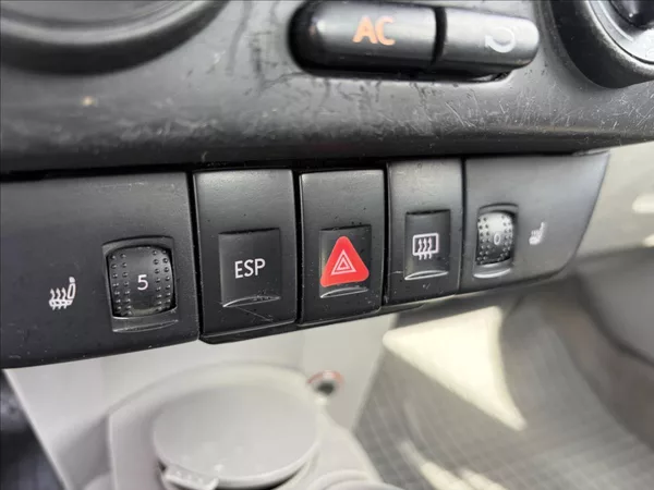 Volkswagen New Beetle 1,9 TDi 66 kW Klima,VyhřSedad - foto 18