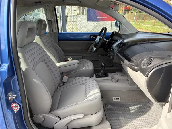 Volkswagen New Beetle 1,9 TDi 66 kW Klima,VyhřSedad - foto 20