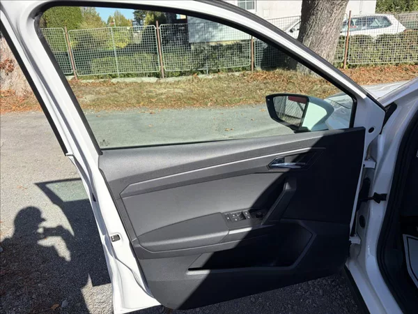Seat Arona 1,0 TSi DPH ParkPilot,LED,Kes - foto 10