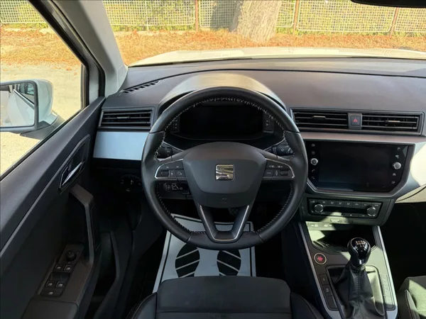 Seat Arona 1,0 TSi DPH ParkPilot,LED,Kes - foto 16