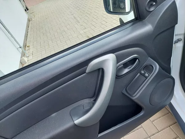 Dacia Duster 1.6i-16v originalní LPG - foto 9
