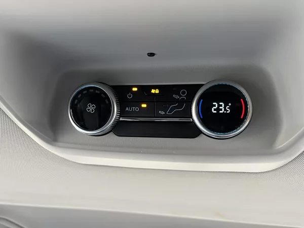 Ford Tourneo Custom L2*TITANIUM*2xŠOUPKY*8m*KAMERA - foto 16