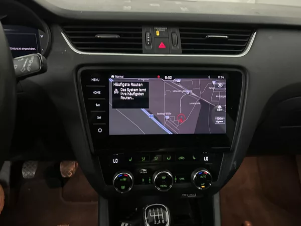 Škoda Octavia 2.0TDI*LaK*TAŽNÉ*NEZ*TOP*NAVI - foto 8
