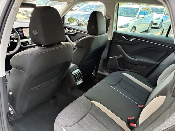 Škoda Kamiq 85kw, TOP SELECTION,1.MAJITEL. - foto 12