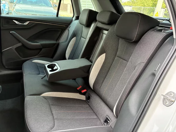 Škoda Kamiq 85kw, TOP SELECTION,1.MAJITEL. - foto 13