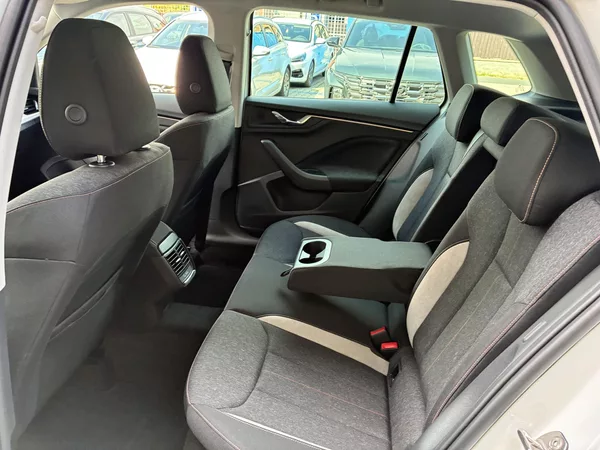 Škoda Kamiq 85kw, TOP SELECTION,1.MAJITEL. - foto 14