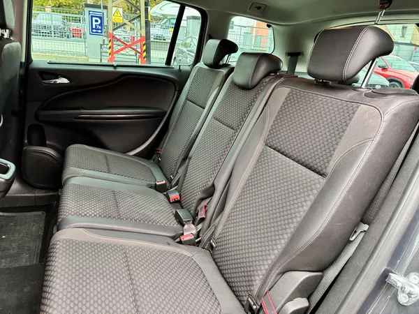 Opel Zafira Tourer 2.0CDTi 125kW AT 7MÍST - foto 13