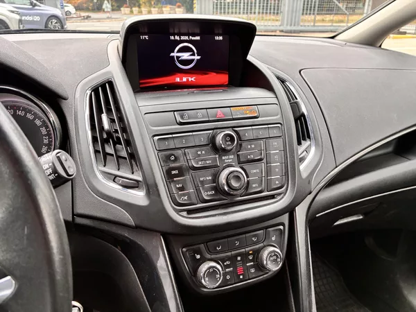 Opel Zafira Tourer 2.0CDTi 125kW AT 7MÍST - foto 18