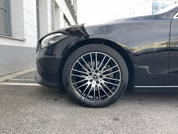 Mercedes-Benz Třídy C 220d 4Matic - foto 10