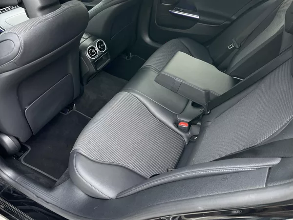 Mercedes-Benz Třídy C 220d 4Matic - foto 15