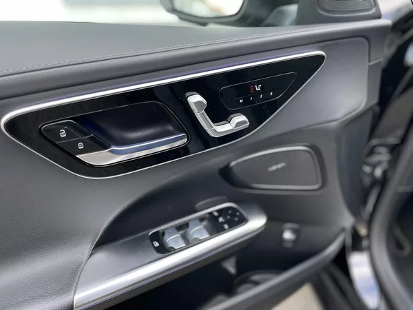 Mercedes-Benz Třídy C 220d 4Matic - foto 16