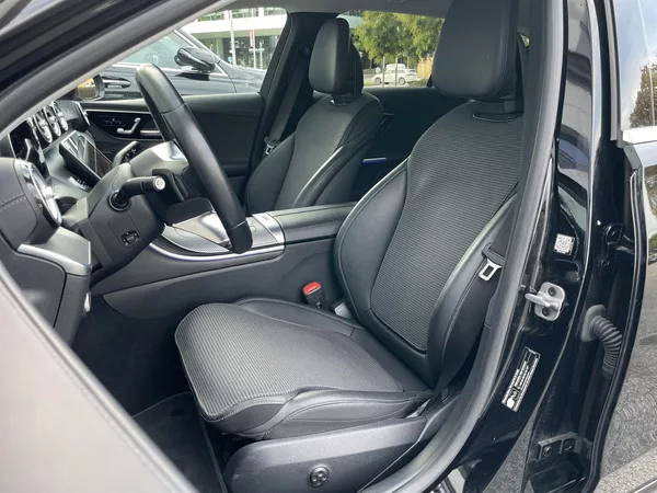 Mercedes-Benz Třídy C 220d 4Matic - foto 18