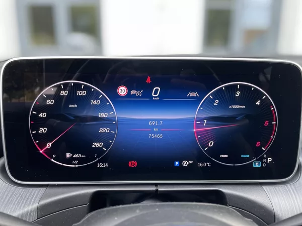 Mercedes-Benz Třídy C 220d 4Matic - foto 22