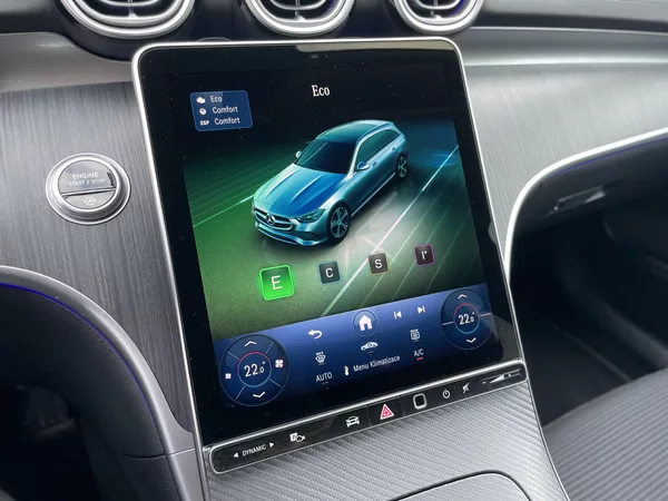 Mercedes-Benz Třídy C 220d 4Matic - foto 30