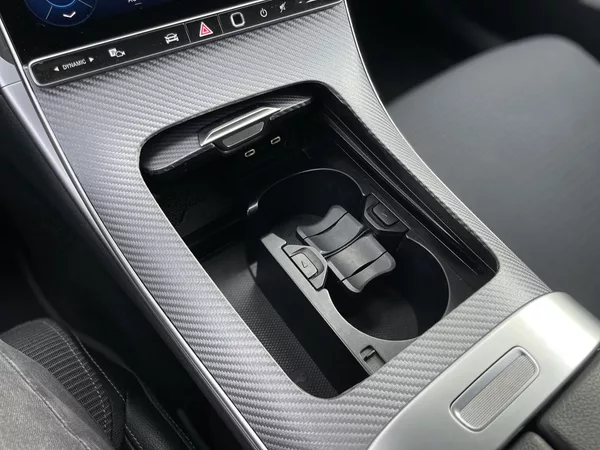 Mercedes-Benz Třídy C 220d 4Matic - foto 34